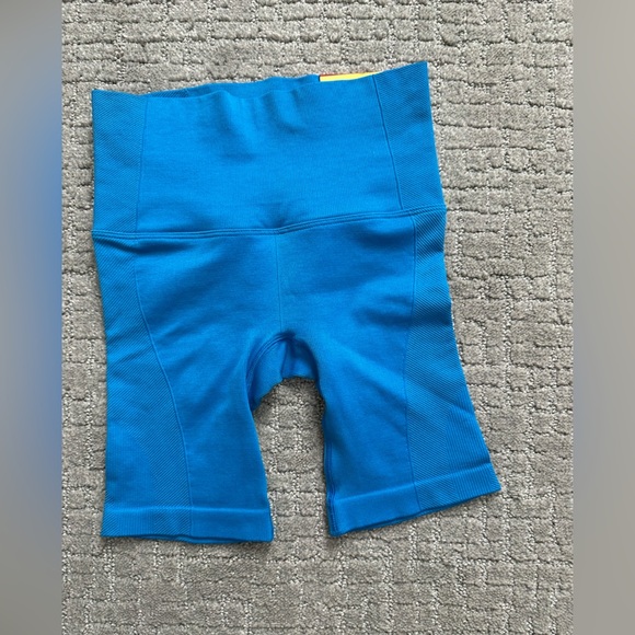 All in Motion Women Shorts Seamless Bike High Rise Rib 6" Inseam Blue XS NWT - Picture 3 of 3